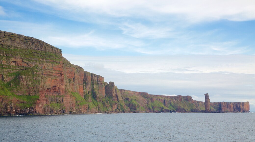 Old Man of Hoy mostrando litoral acidentado
