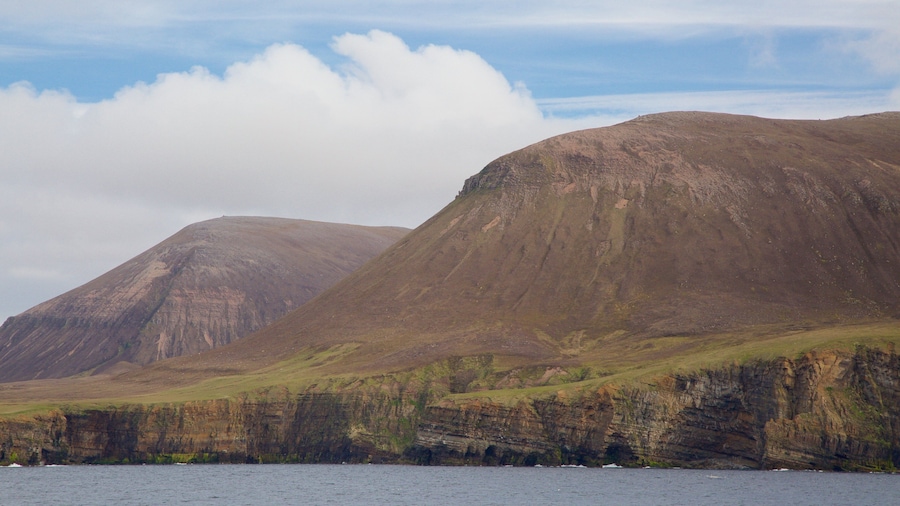 Ward Hill som inkluderar klippig kustlinje och berg