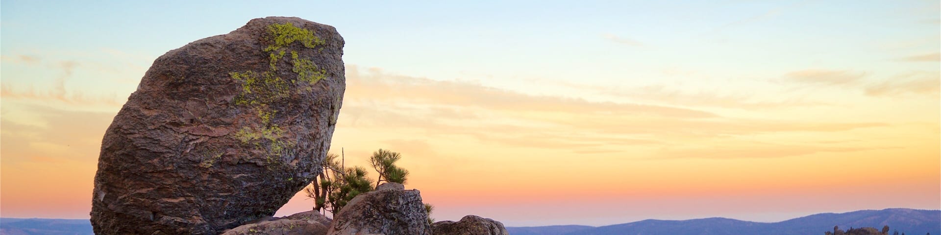 Mill Creek welches beinhaltet Sonnenuntergang und ruhige Szenerie