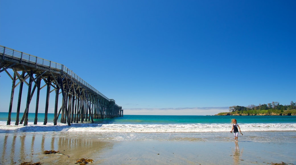 San Simeon Pier og byder på en sandstrand
