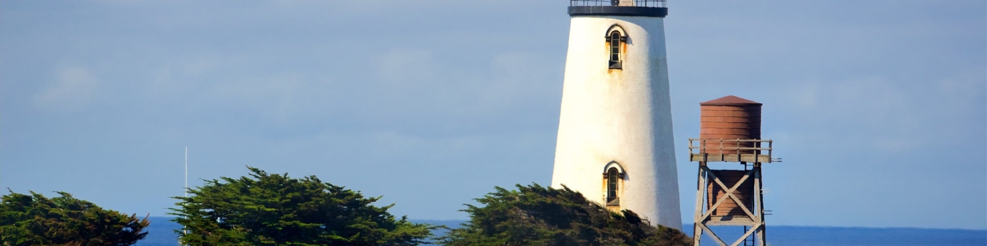 Piedras Blancas Lighthouse 呈现出 燈塔