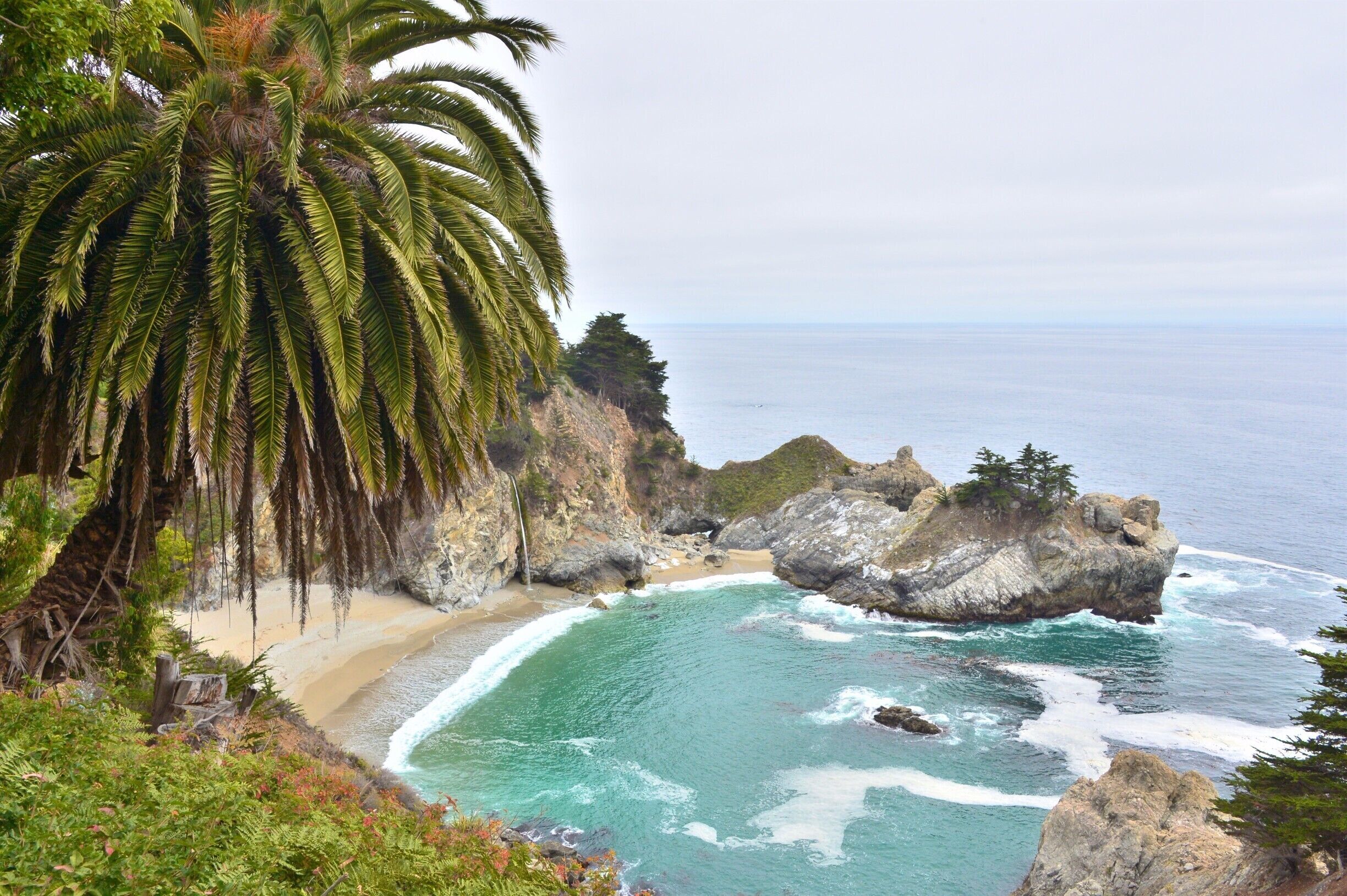 From Los Angeles to San Francisco, don't miss this Park on the Highway 1. You will see the McWay Falls, which drops over a cliff of 80 feet (24 m) into the Pacific Ocean.
#AquaTrove