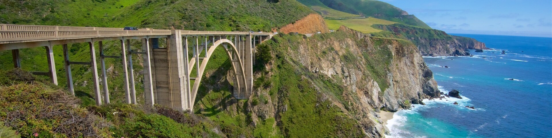 Bixby Bridge que incluye vistas de una costa, litoral accidentado y un puente