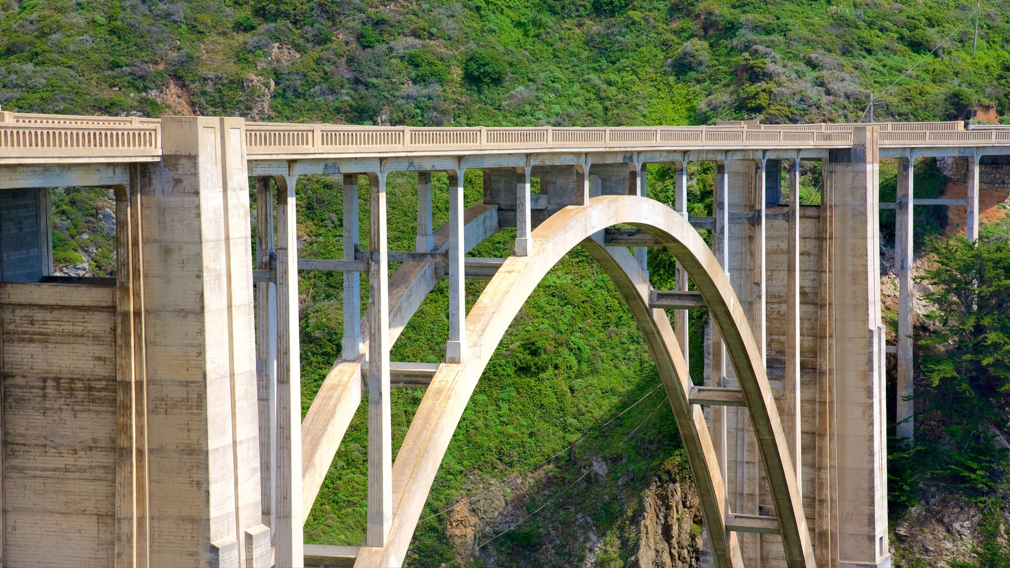 Bixby Bridge som inkluderer bro