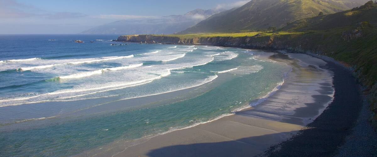 Pfeiffer Big Sur State Park ofreciendo montañas, vista panorámica y una playa de arena