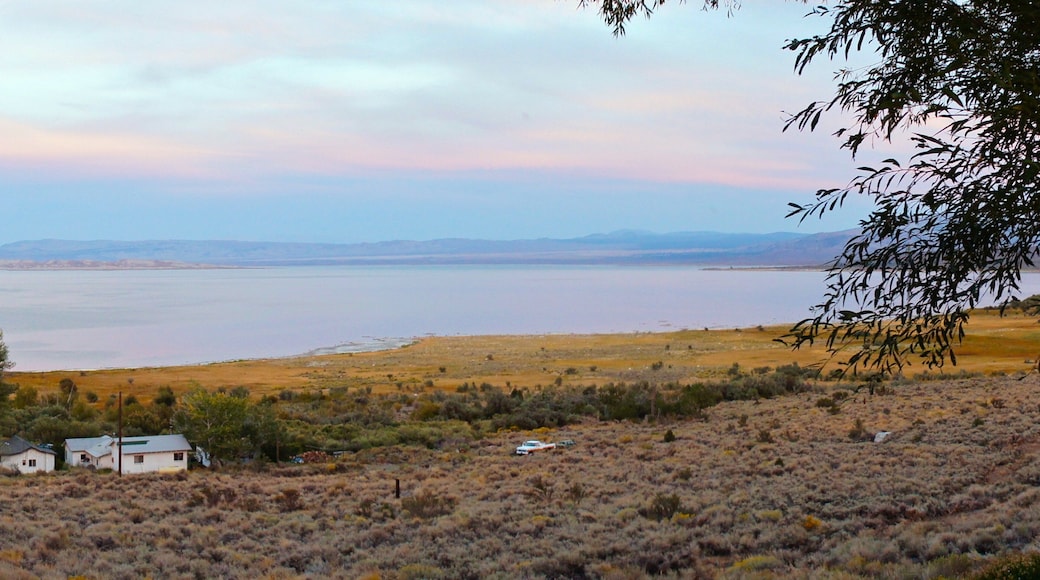 Mono-jÀrvi johon kuuluu jÀrvi tai vesikuoppa ja maisemat