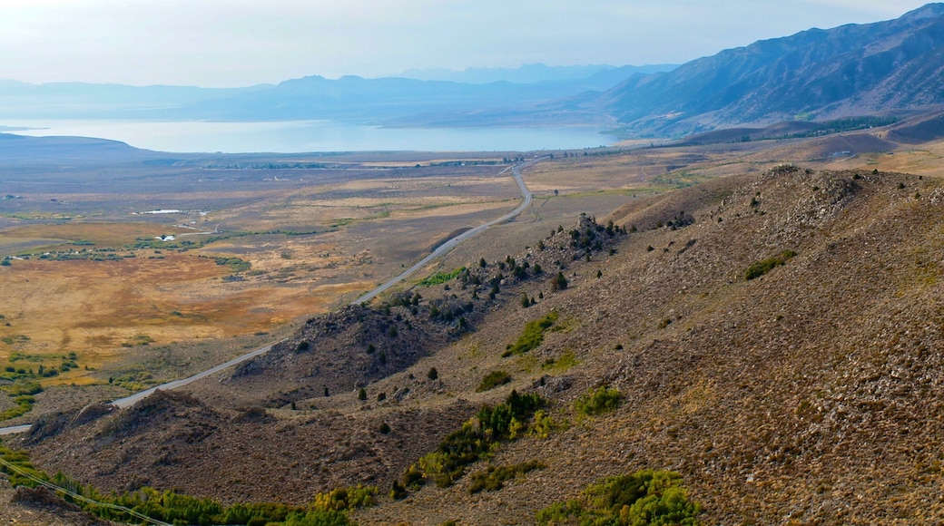 Mono-jÀrvi featuring jÀrvi tai vesikuoppa, vuoret ja maisemat