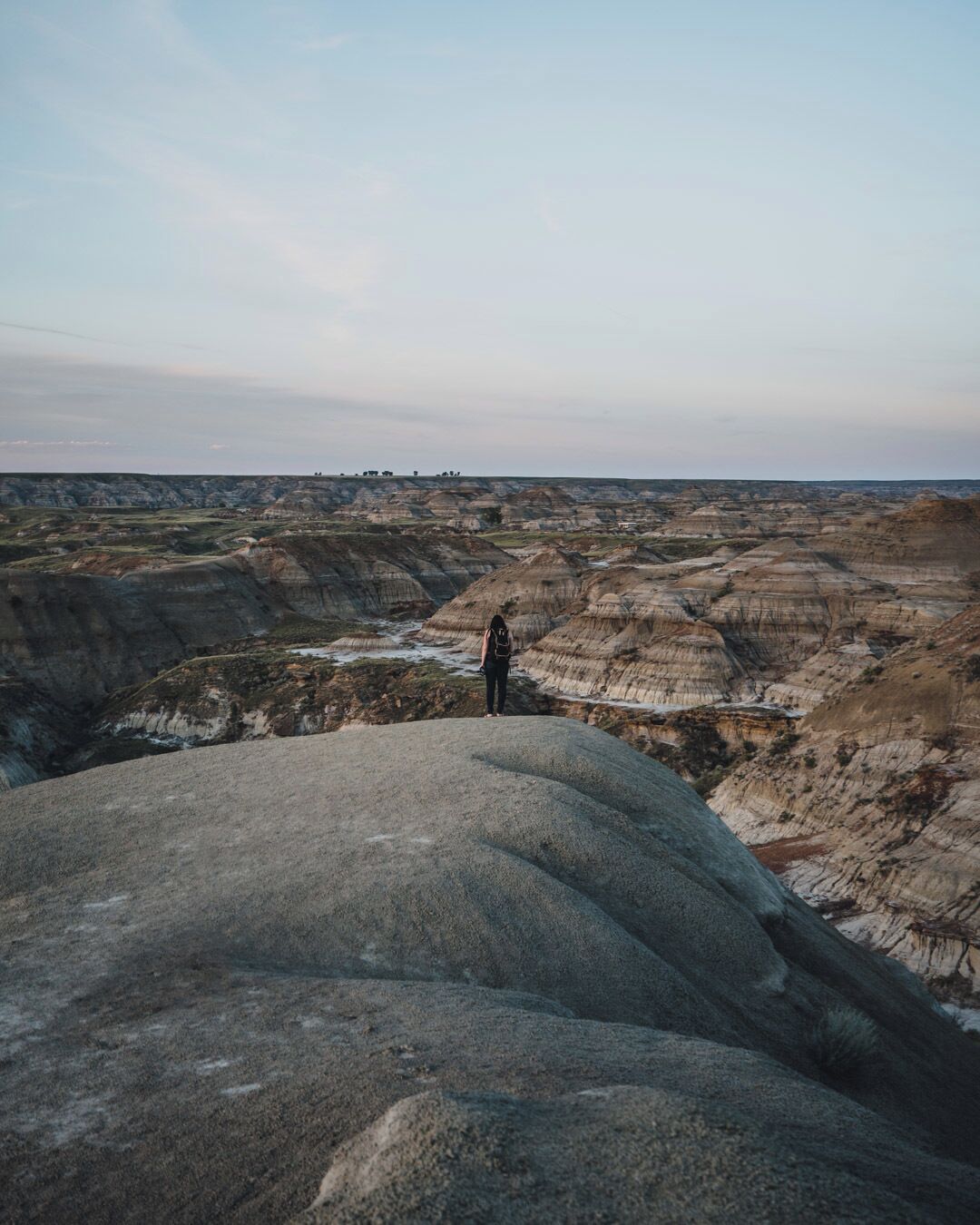 This is one of the most underrated Provincial Parks in Alberta. Lots of the park is a restricted area and an active dig site. However, there are still so many great trails and nothing beats climbing to the top of a hoodoo for 360 views. 

#bandlands #canadianbadlands #travelalberta #hoodoo