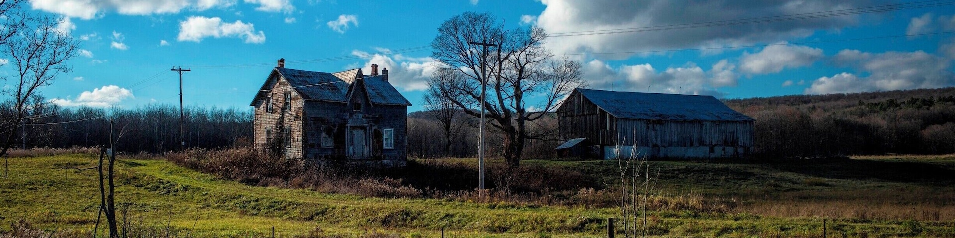 This abandoned farmhouse at the base of Mt. St. Louis Moonstone in Central Ontario has fascinated me for years, as it's right off the Highway 400, finally captured this shot from a moving car. I'll take a closer look some day soon before it's torn down.
#BvSApplication