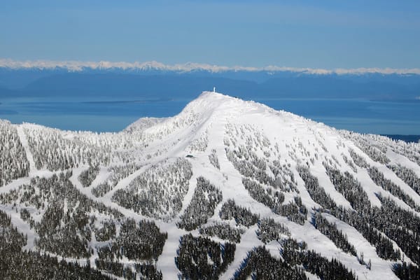 Mount Washington Alpine Resort showing landscape views, mountains and snow