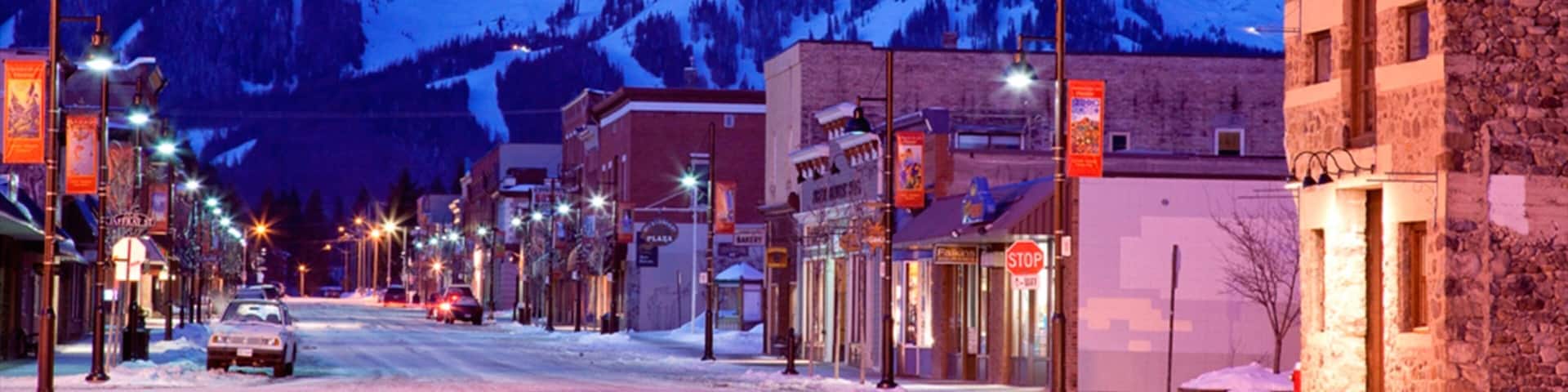 Fernie Alpine Resort das einen Berge, Straßenszenen und Schnee