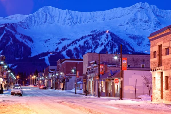 Fernie Alpine Resort das einen Berge, Straßenszenen und Schnee