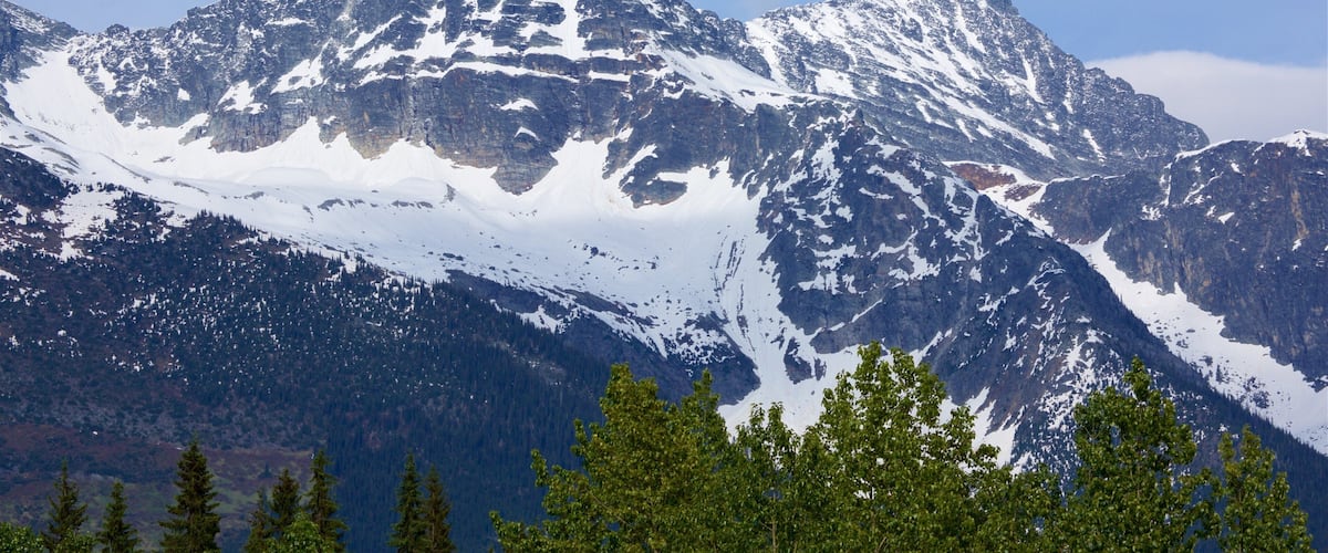 Glacier National Park que incluye montañas, escenas tranquilas y nieve