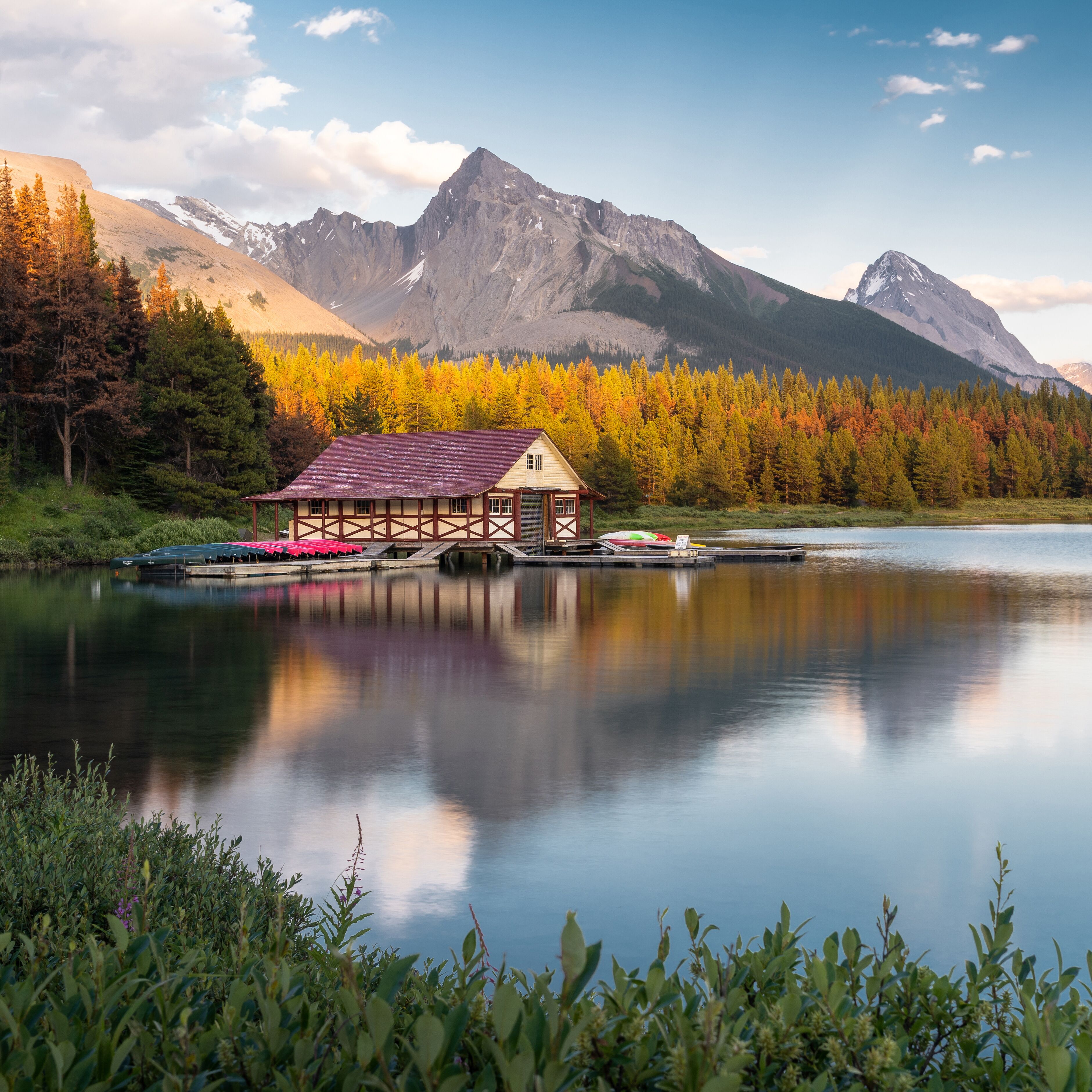 Maligne Lake at sunset, Jasper National Park, Alberta, Canada.