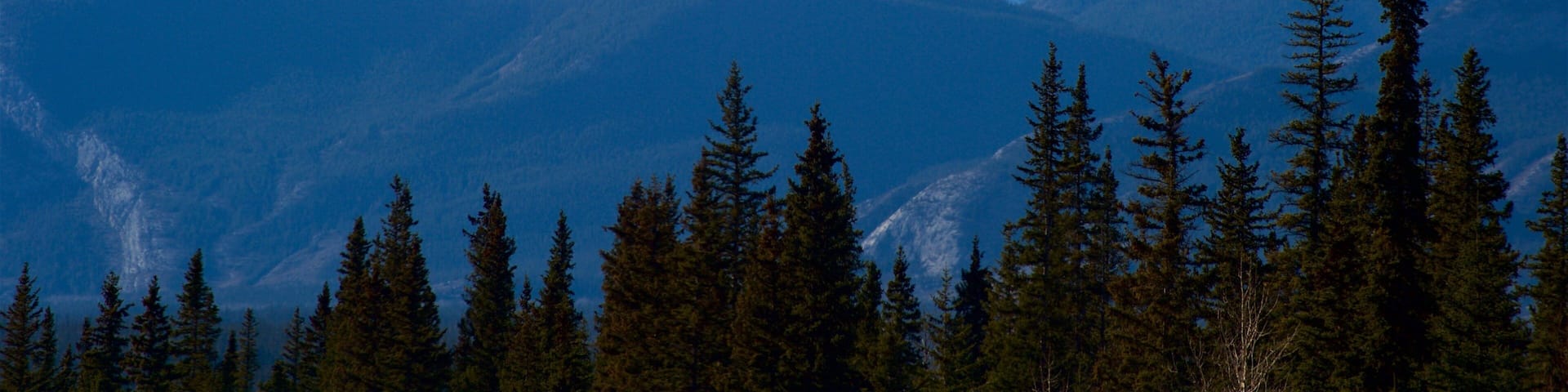 Hinton which includes mountains, tranquil scenes and snow