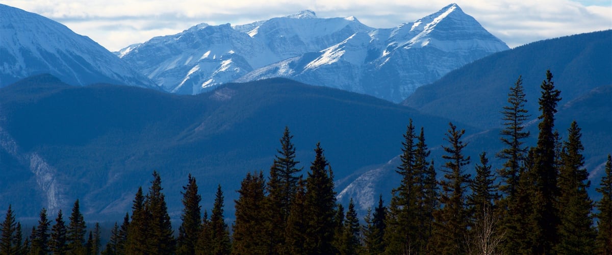 Hinton which includes snow, mountains and tranquil scenes