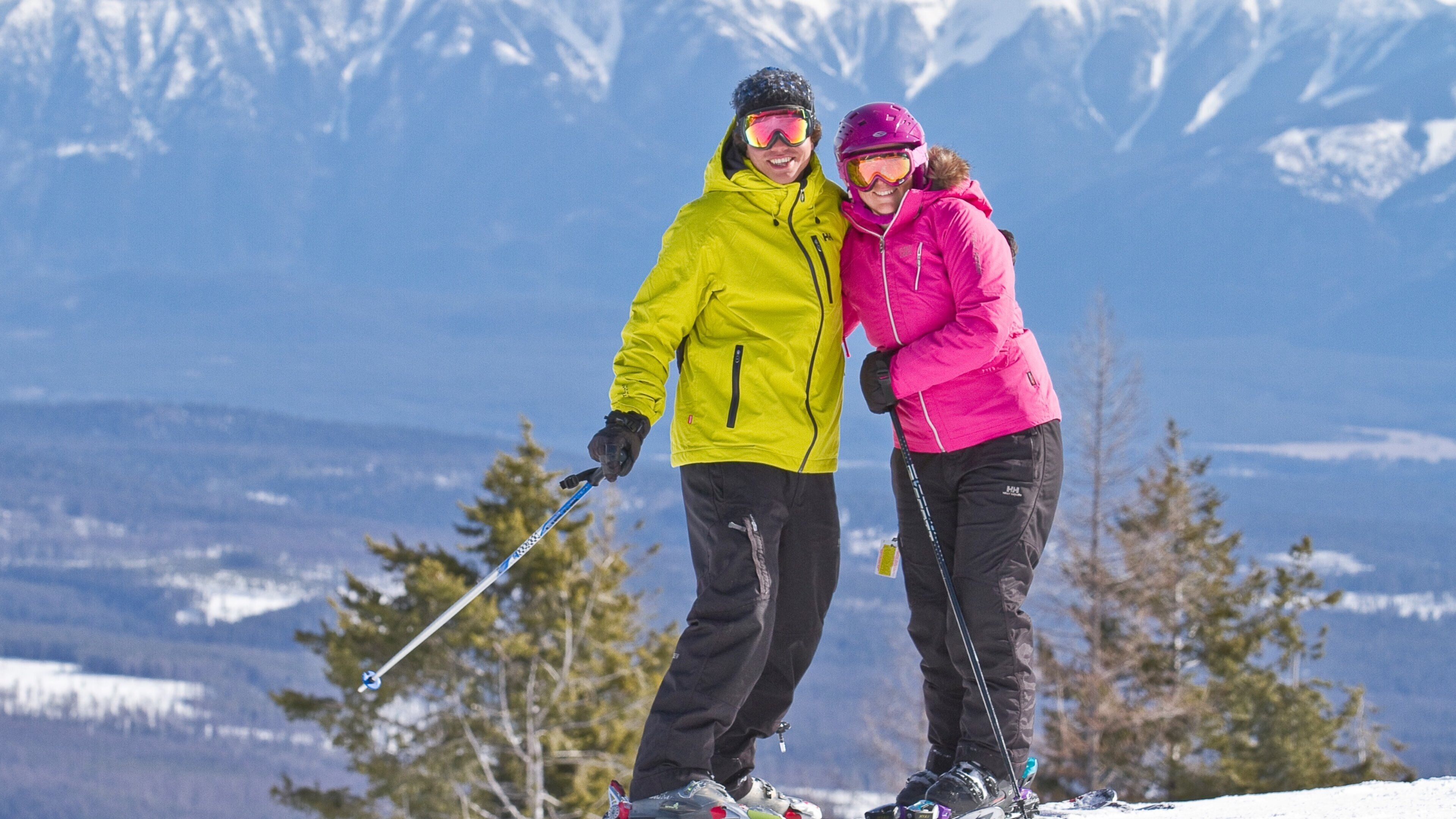 Kimberley Alpine Resort showing snow skiing and snow as well as a couple
