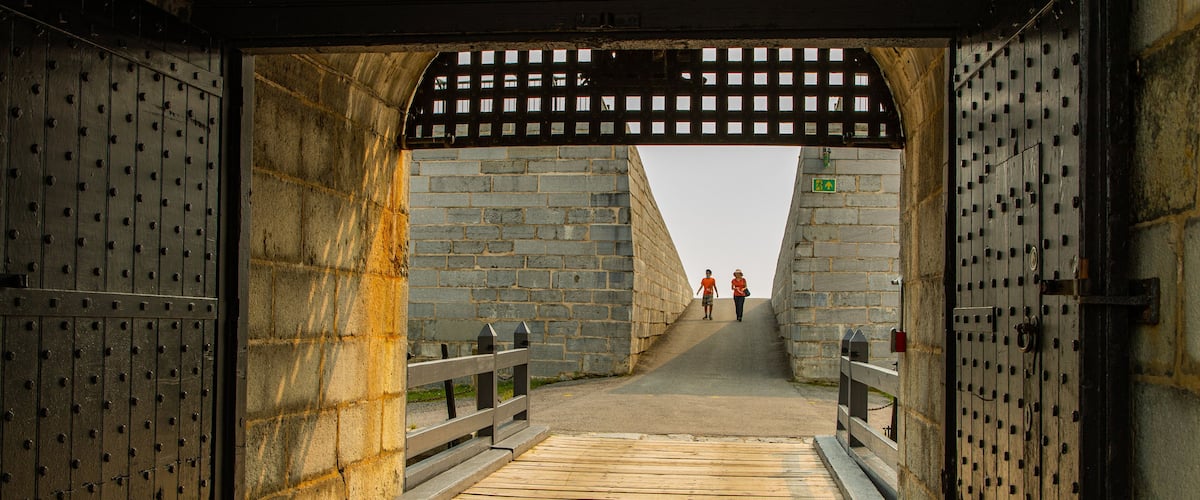Fort Henry showing heritage elements and interior views as well as a couple