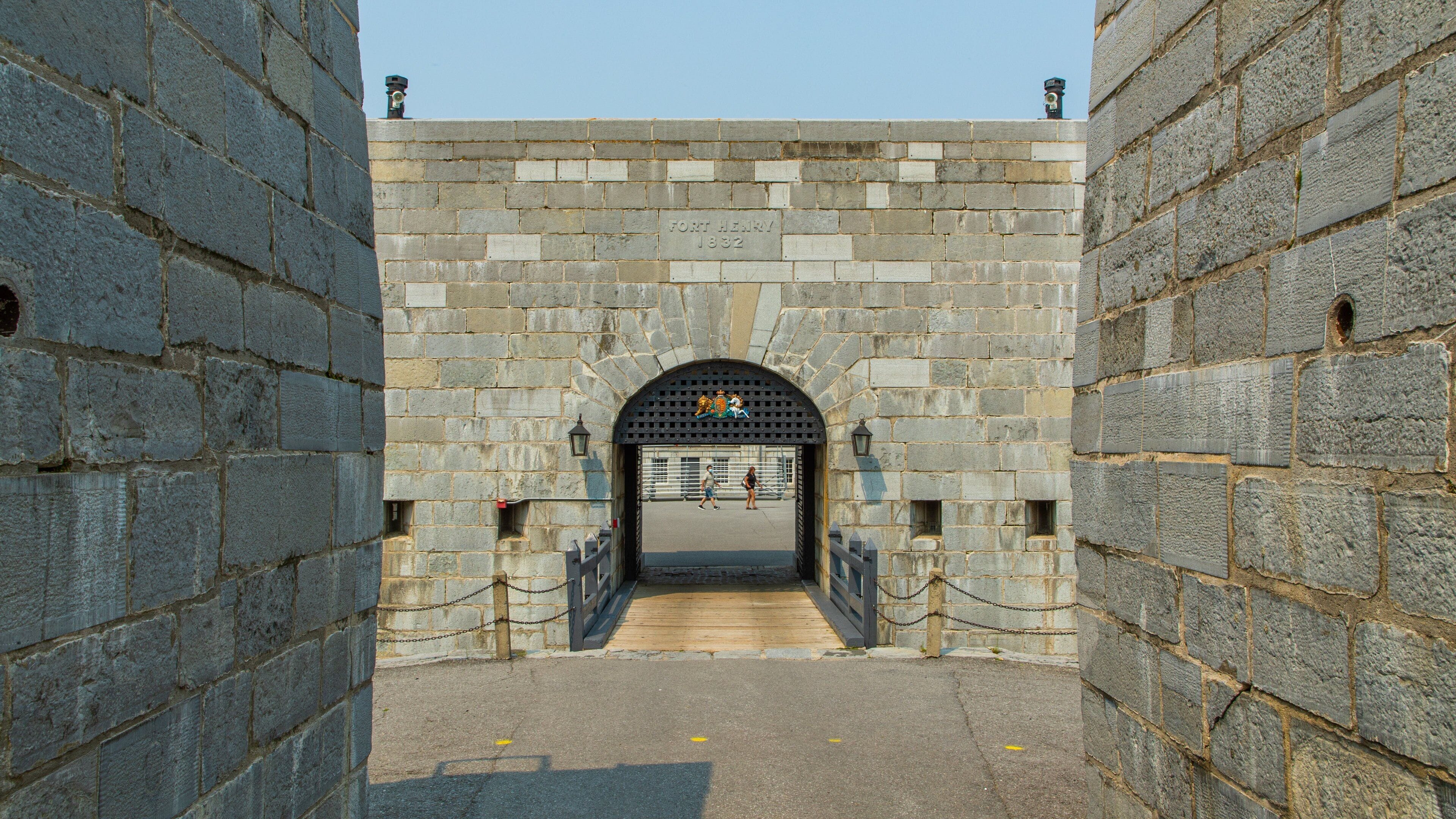 A stone gate with a plaque reading "Fort Henry 1832" and a coat of arms above the entrance.