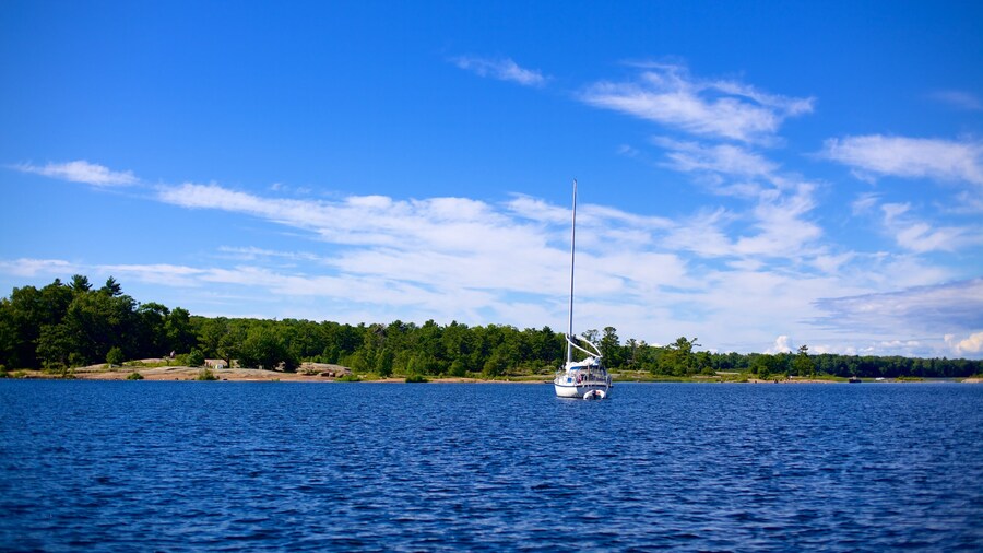 Georgian Bay Islands National Park welches beinhaltet Inselansicht, Bootfahren und Bucht oder Hafen