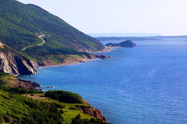 Ăle du Cap-Breton montrant cĂŽte escarpĂ©e
