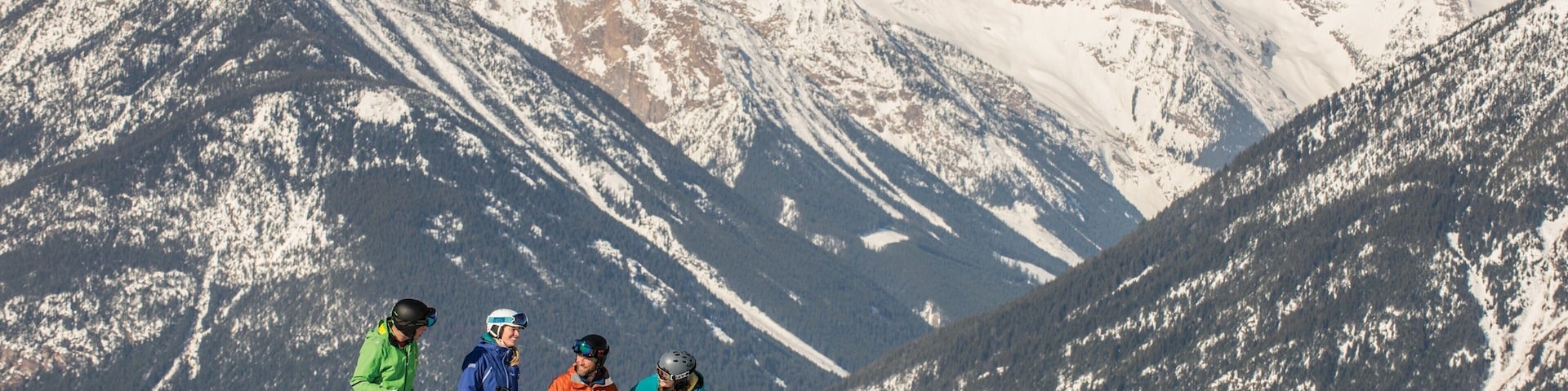 Área de esqui de Panorama Mountain que inclui snowshoe, neve e sinalização