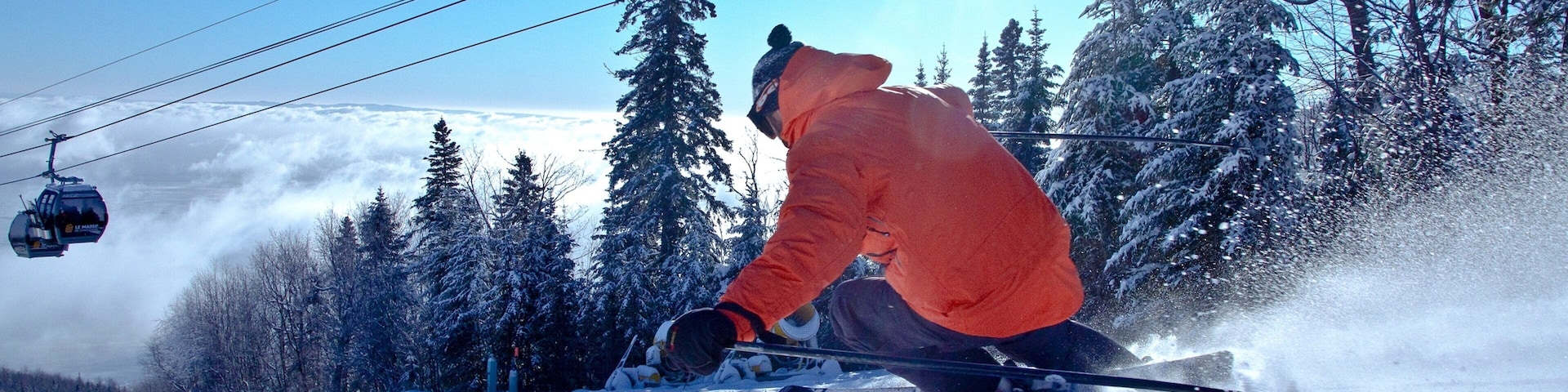 Le Massif de Charlevoix showing snow, a gondola and snow skiing