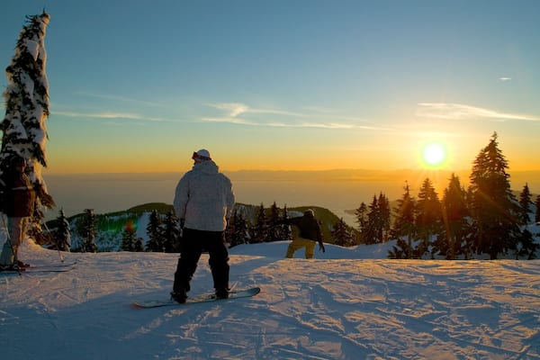 Cypress Mountain welches beinhaltet Schnee, Sonnenuntergang und Landschaften