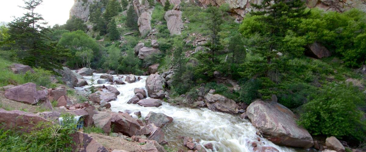 Vườn Tiểu bang Hẻm núi Eldorado trong đó bao gồm sông lạch và ghềnh