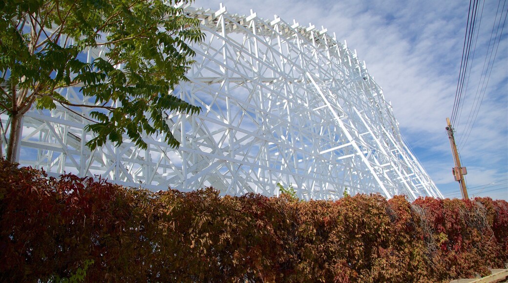 Lakeside Amusement Park which includes rides