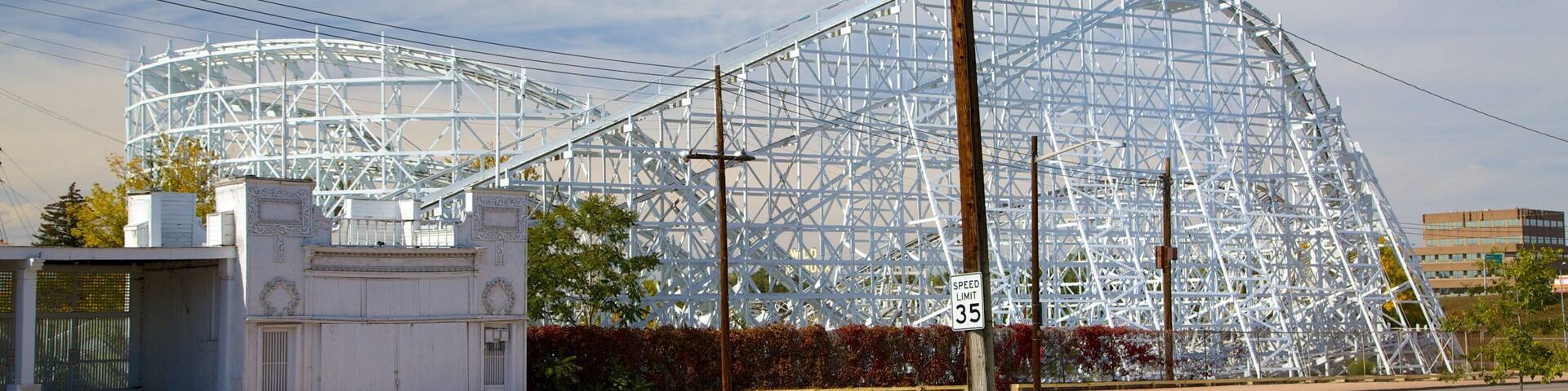 Parque de diversiones Lakeside ofreciendo paseos