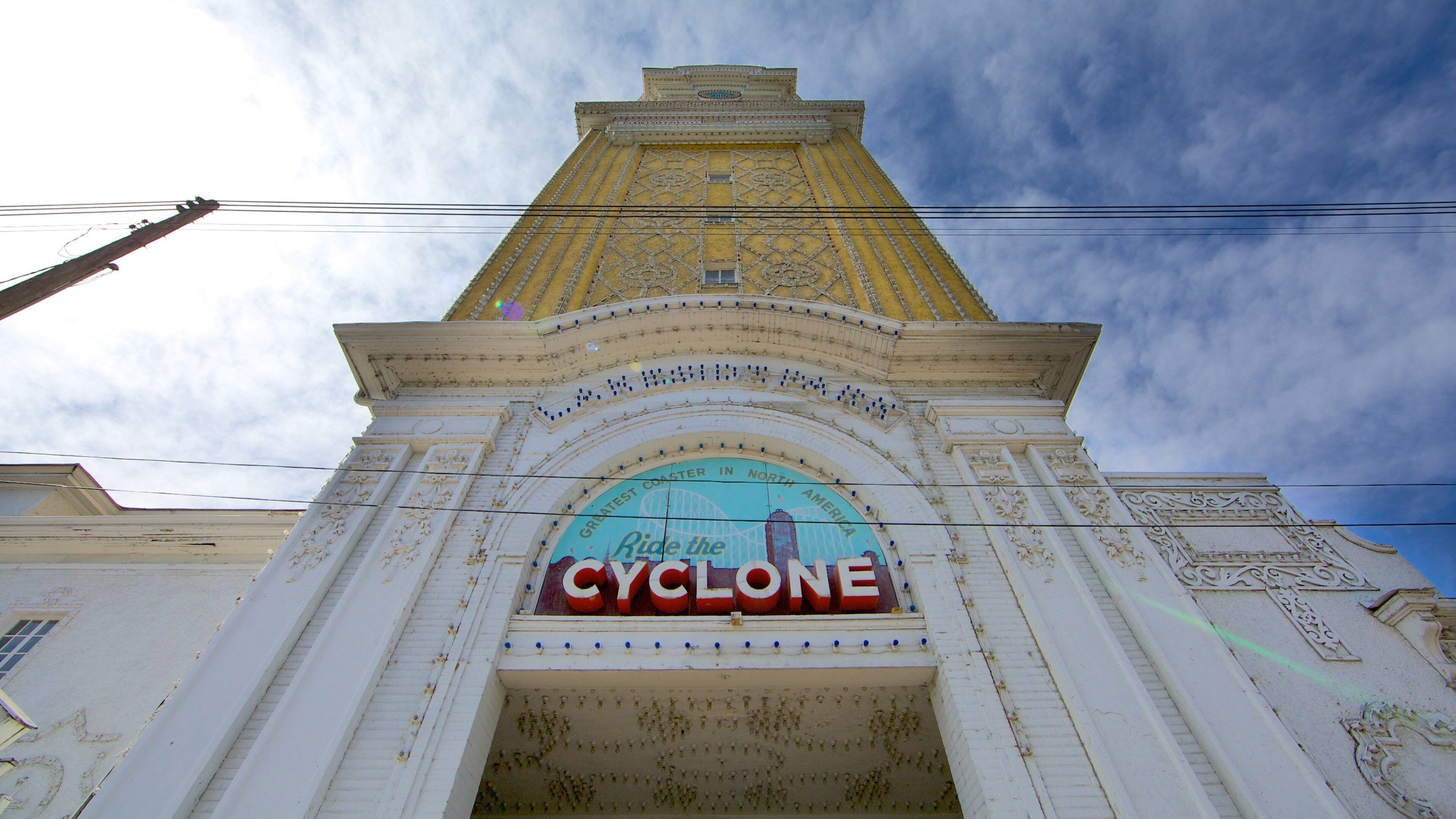 Lakeside Amusement Park featuring rides, signage and heritage architecture