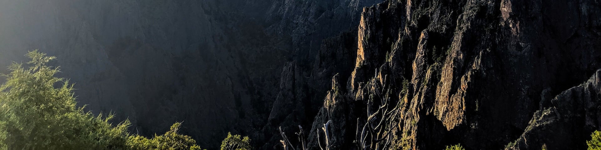 Dawn with just me and the canyon.
•
#BlackCanyonOfTheGunnisonNP #NPS #Colorado #Montrose #Dawn #Morning #Nature #Photography #Adventure #Hiking #NationalPark #Landscape