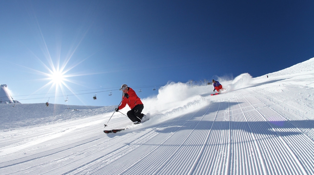 Telluride Ski Resort featuring snow, snow skiing and a gondola