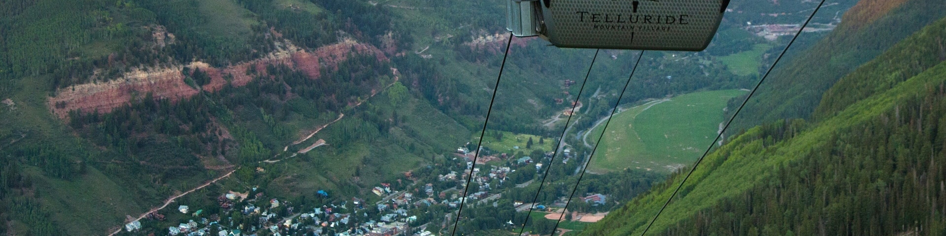 Telluriden laskettelukeskus featuring auringonlasku, gondoli ja maisemat