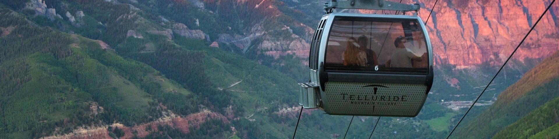 Telluride Ski Resort caracterizando uma gôndola, paisagem e um pôr do sol