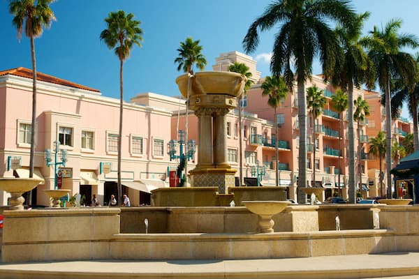 Mizner Park presenterar en stad och ett torg