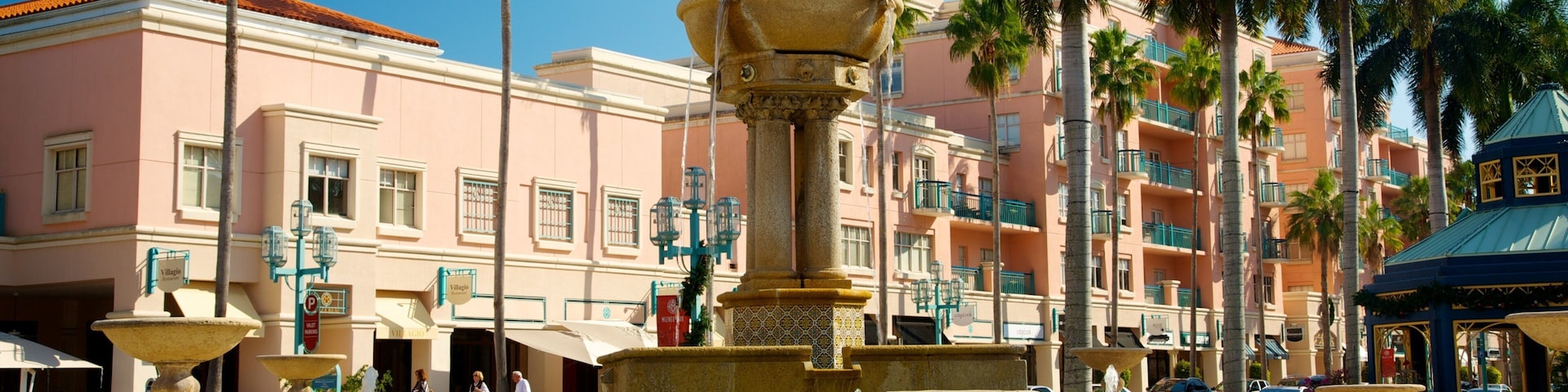 Mizner Park caracterizando uma cidade e uma praça ou plaza