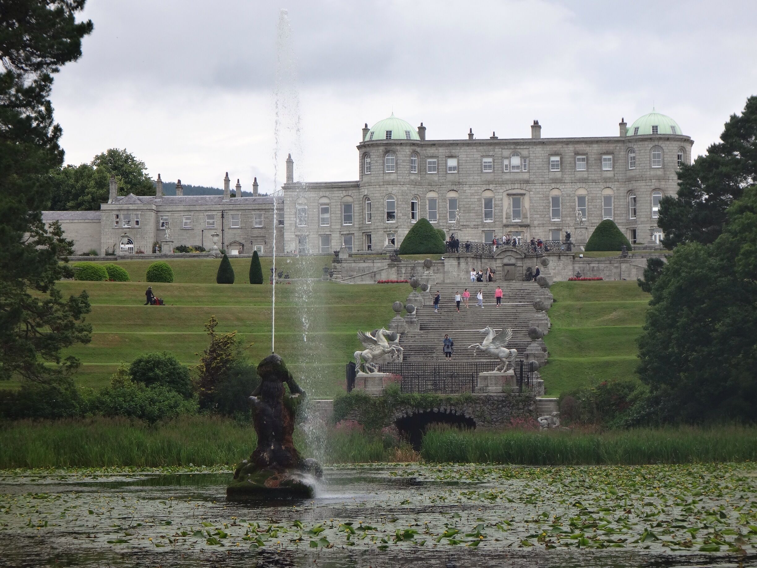 Voted in the top 10 mansions in the world! The surrounding gardens are magnificent 😍