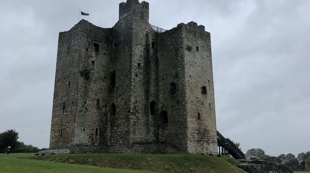 You can’t come to Ireland and not take the time to tour a castle. Trim Castle is small, with a lovely and affordable guided tour. There is also a walk along the river that one can take on a nice day, and it’s near little shops where you can get some hot tea or trinkets. #Ireland #castles