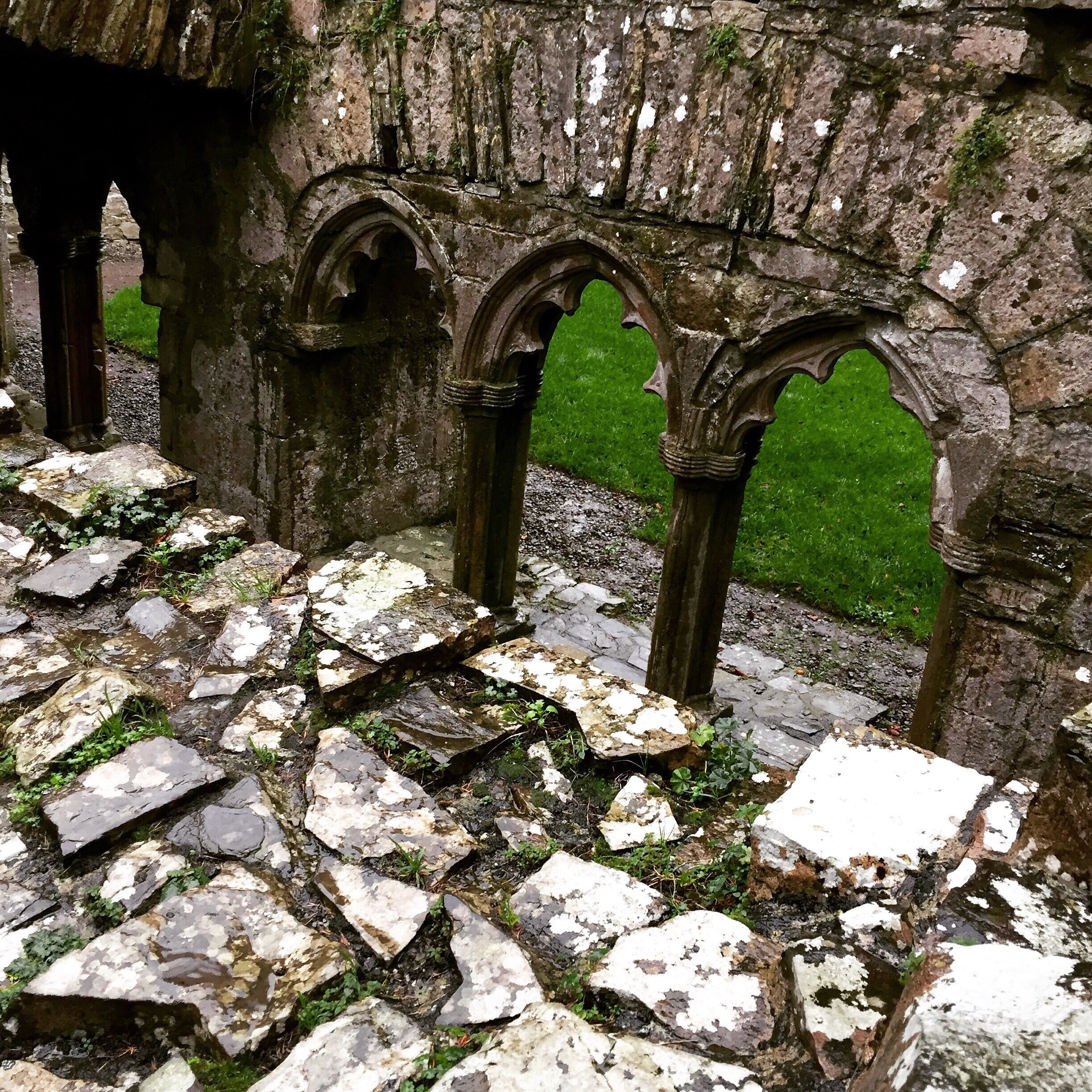 Loved how green the grass was against the old stones. #lifeatexpedia #Green