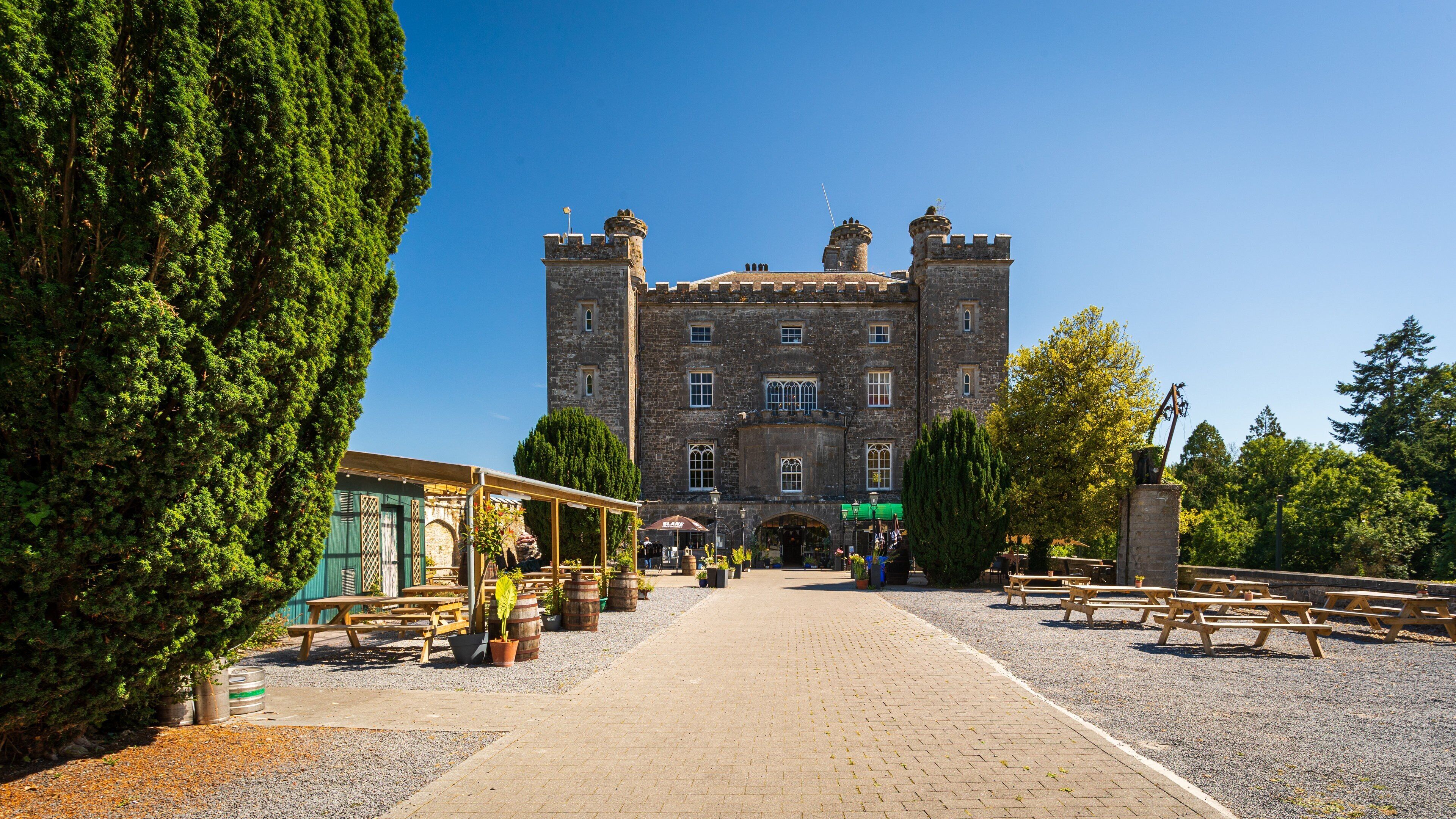 Slane Castle featuring heritage architecture