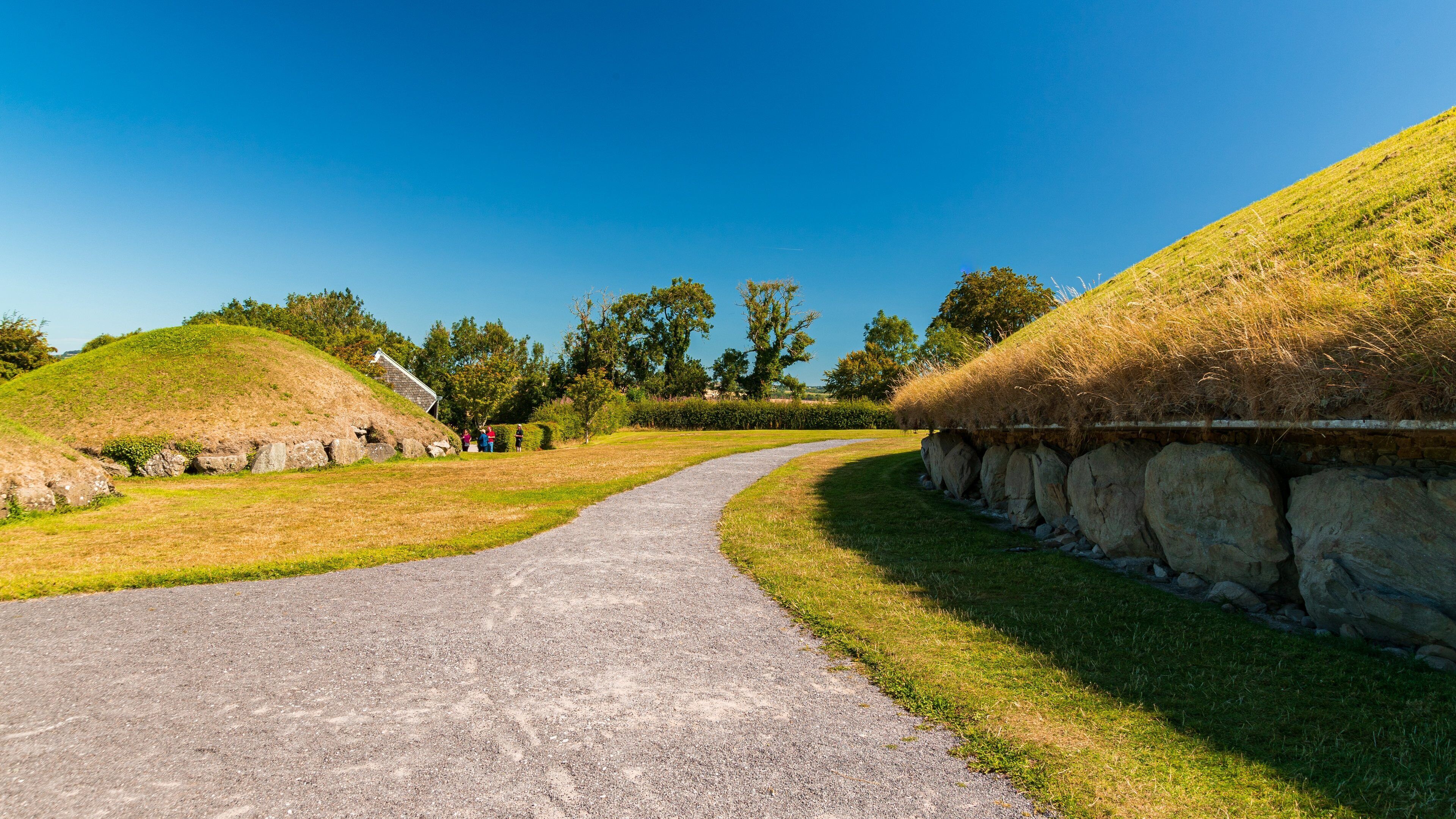 Knowth featuring heritage elements and a park