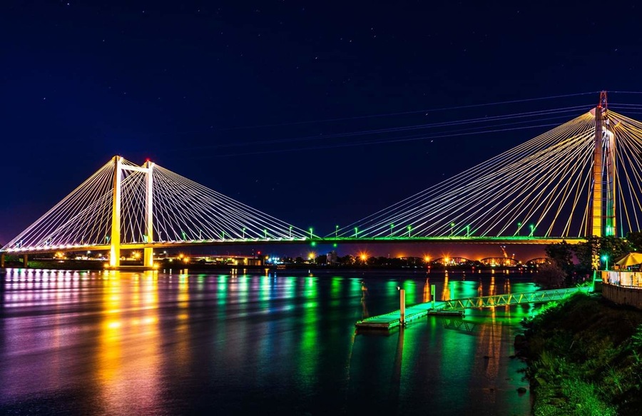 Cable bridge in tri cities. Washington st