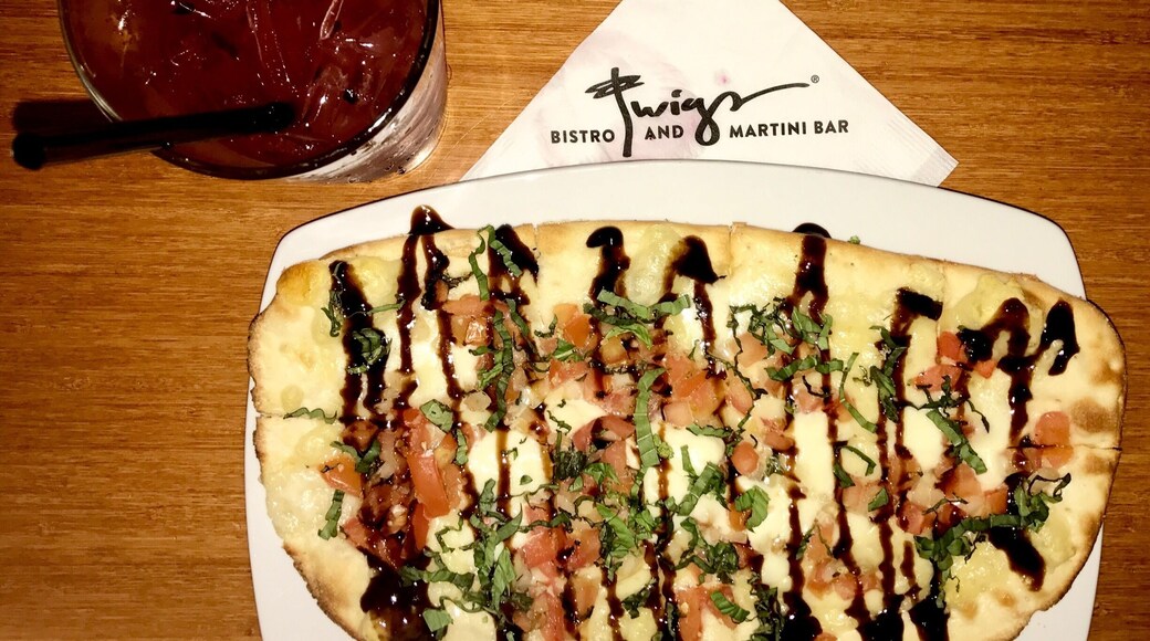 Huckleberry lemonade and bruschetta flatbread for lunch today :) yummy!