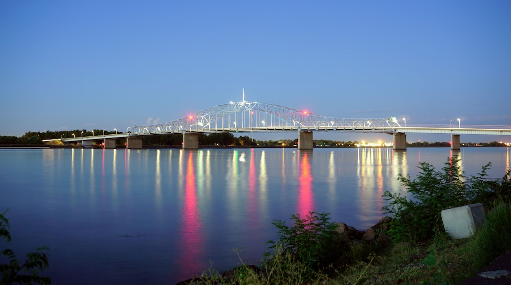 Bridge over Columbia river at dusk