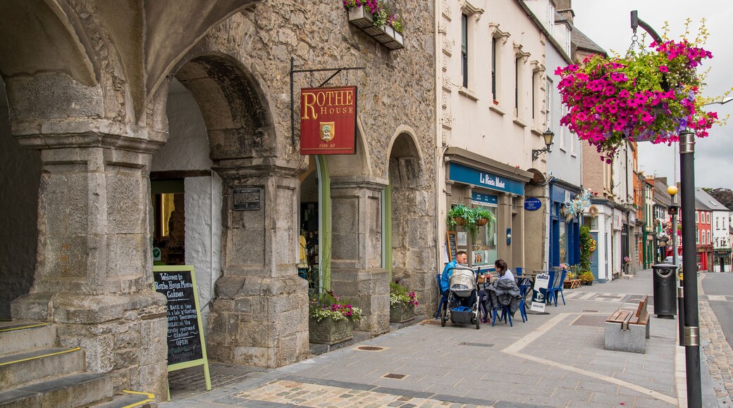 Rothe House featuring outdoor eating, street scenes and a city