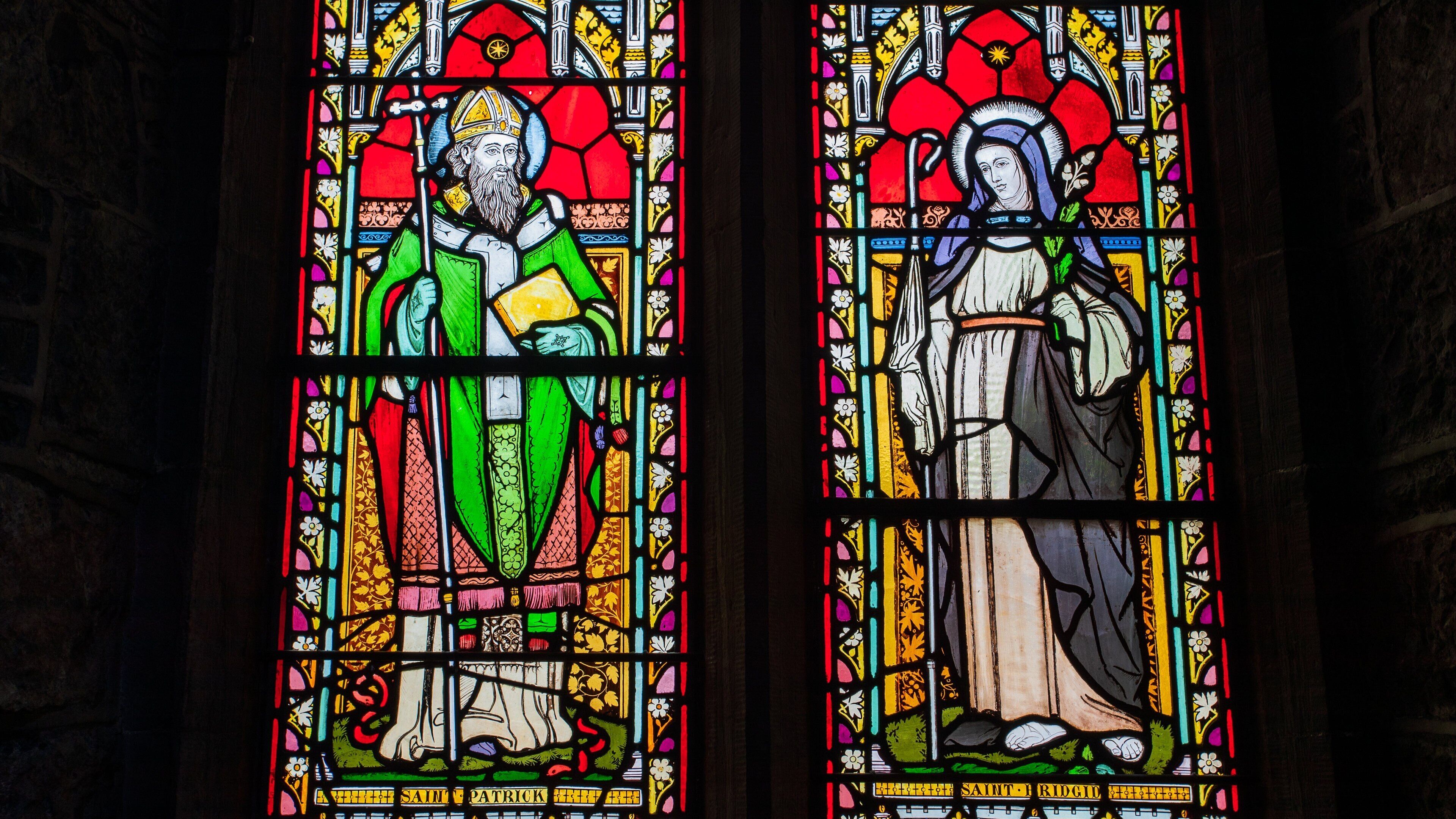 Black Abbey which includes art, interior views and religious elements