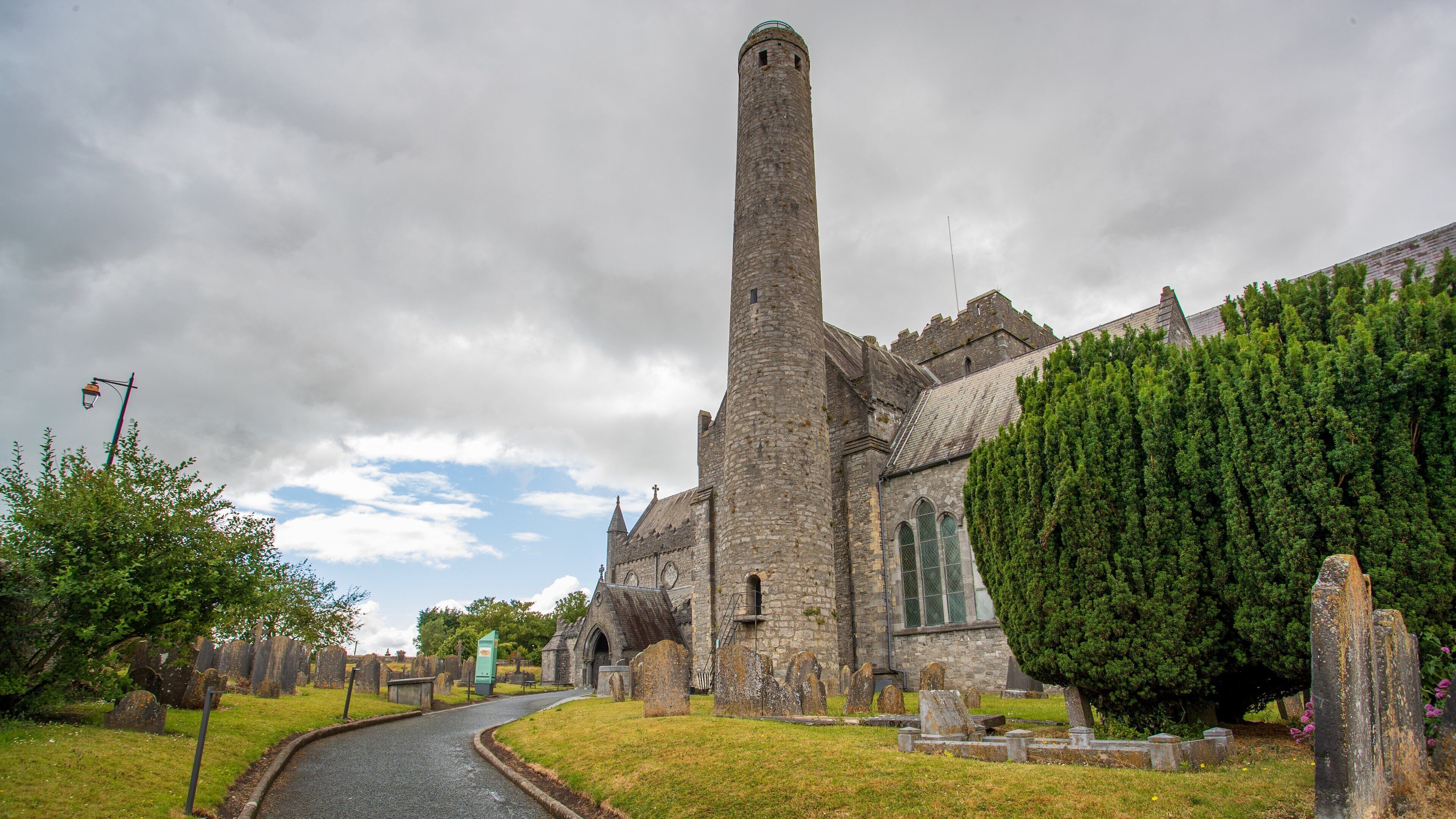 St. Canice\'s Cathedral featuring heritage architecture and a church or cathedral