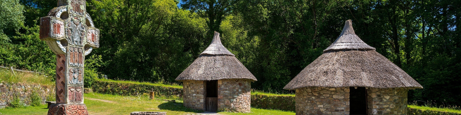 Irish National Heritage Park showing a small town or village and heritage elements